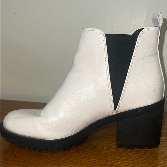 Women's White Ankle Boots size 6.5 - Picture 5 of 7